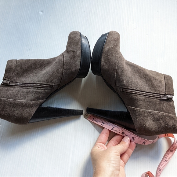 STEVE MADDEN P-Dax taupe suede platform heeled ankle booties - Picture 3 of 16